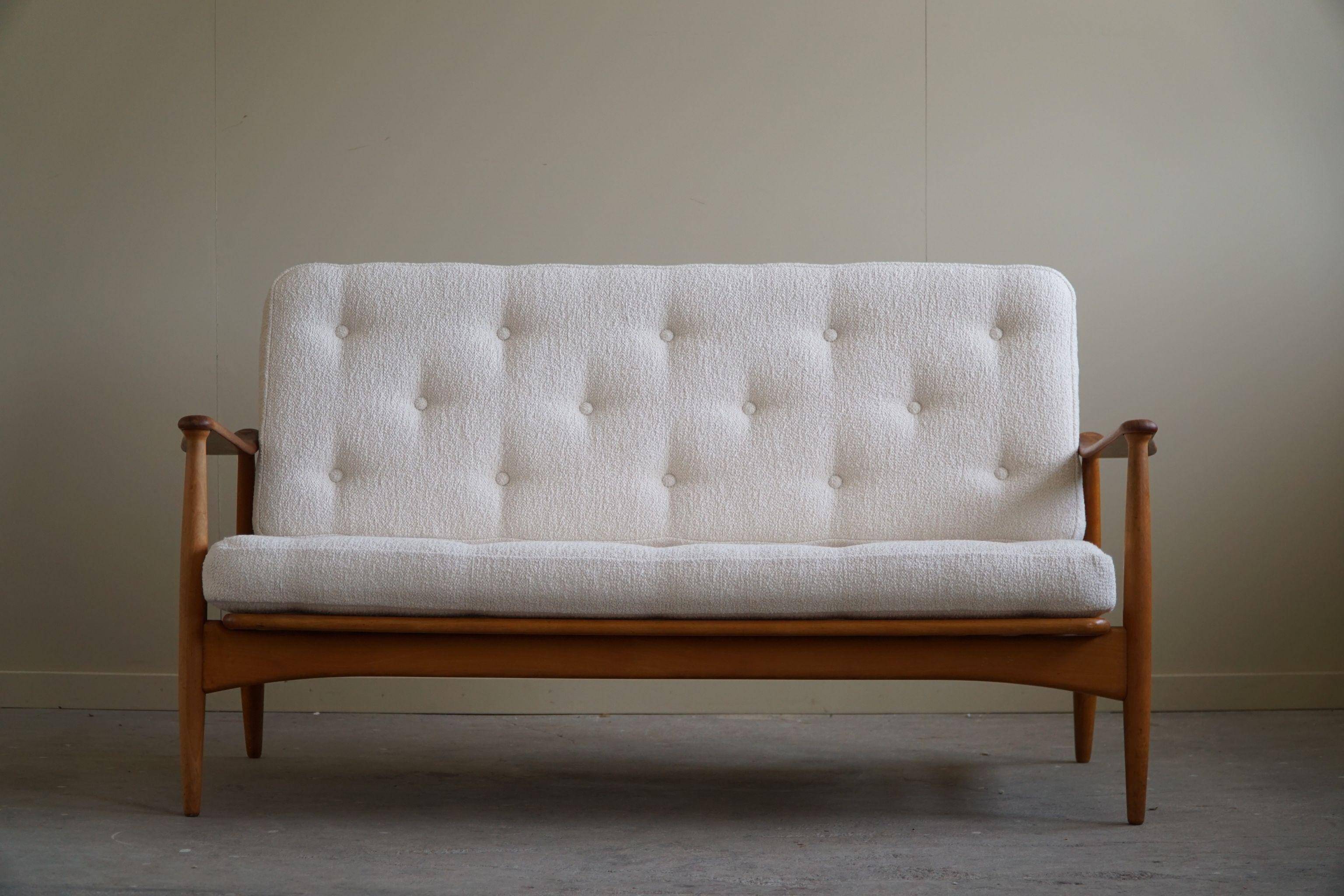 Two-seater canapé Arne Vodder, model Fd 161, reupholstered in boucle, 1950s.
