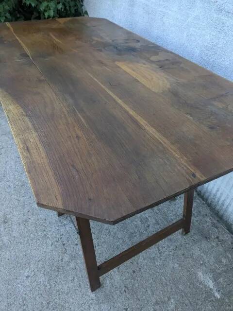 Bureau, planche et tréteaux