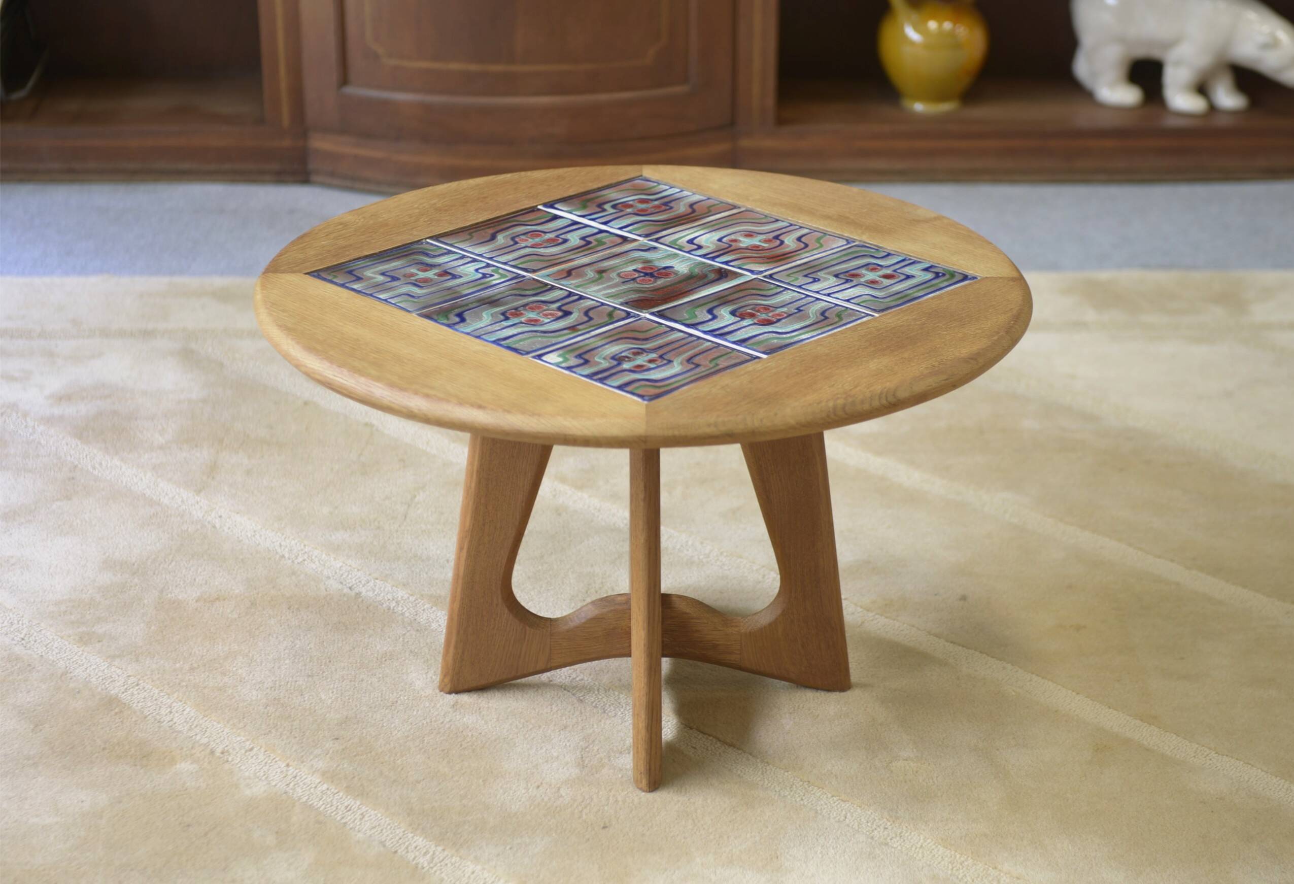 Guéridon/coffee table in oak by Guillerme and Chambron and ceramic by Danikowski for Votre Maison 1950s.