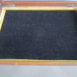 Old flat display case to place or wall mount