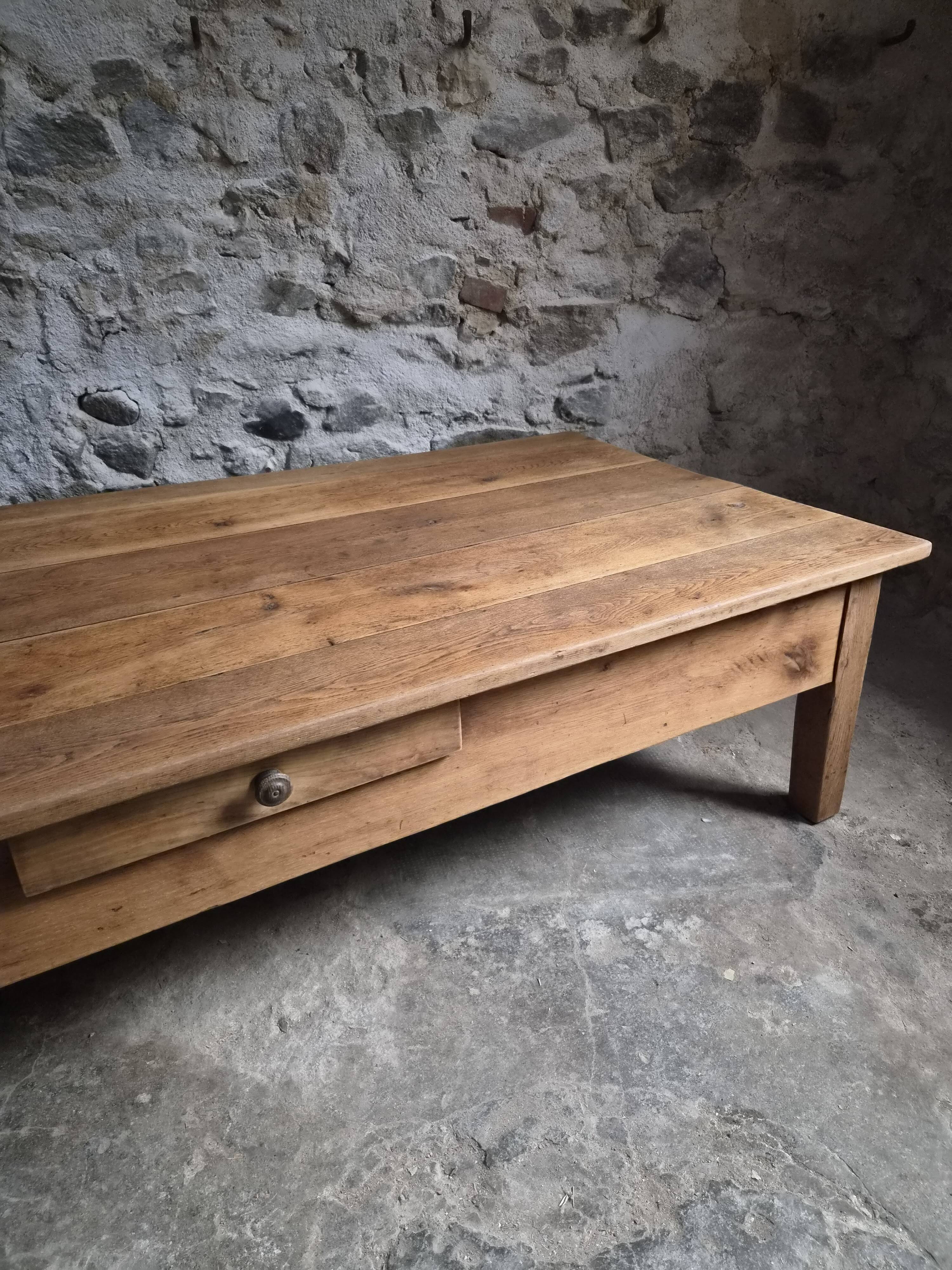 Table basse ancienne en chêne français – Table XXL de ferme du XIXe siècle