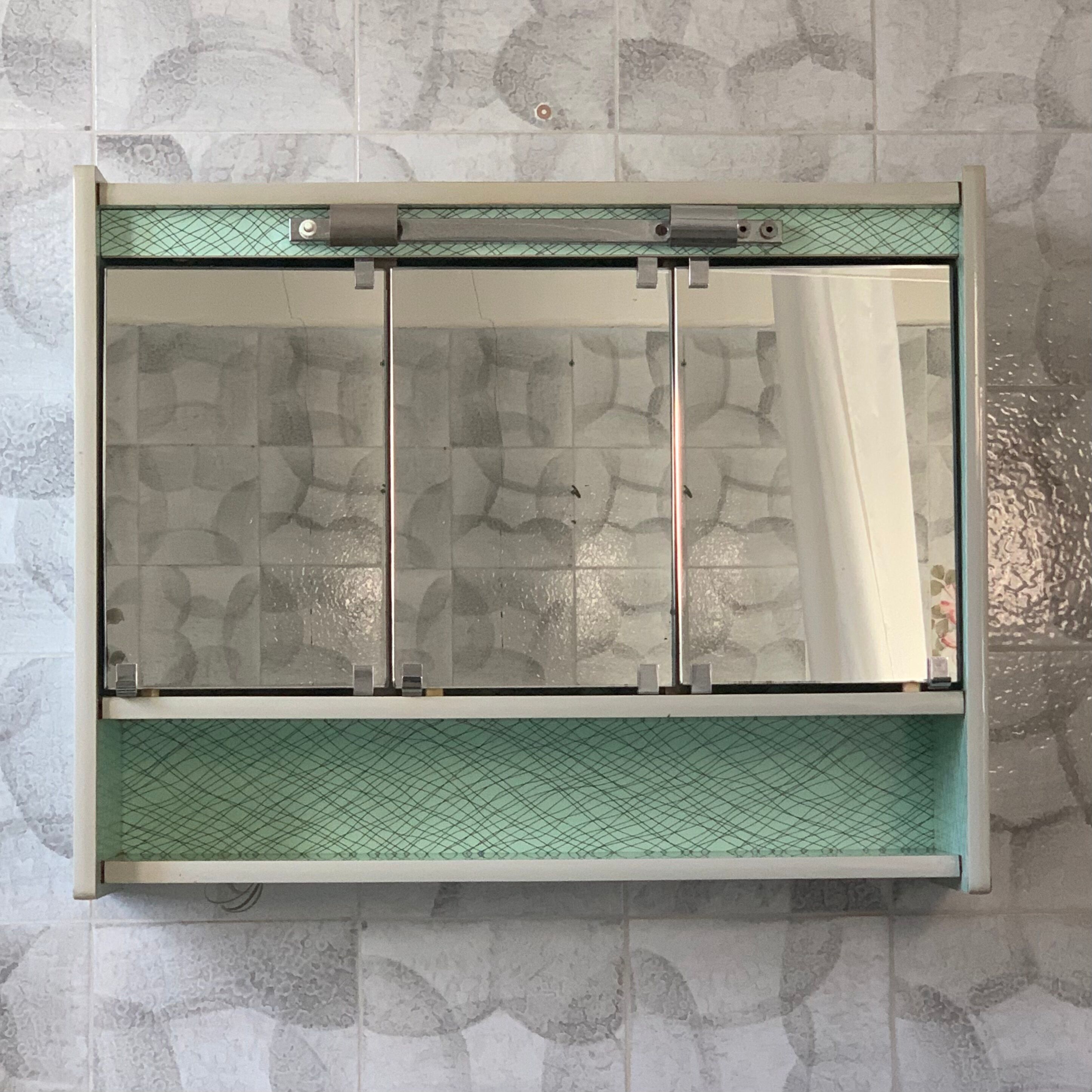 Vintage triptych green wall-mounted toilet cabinet