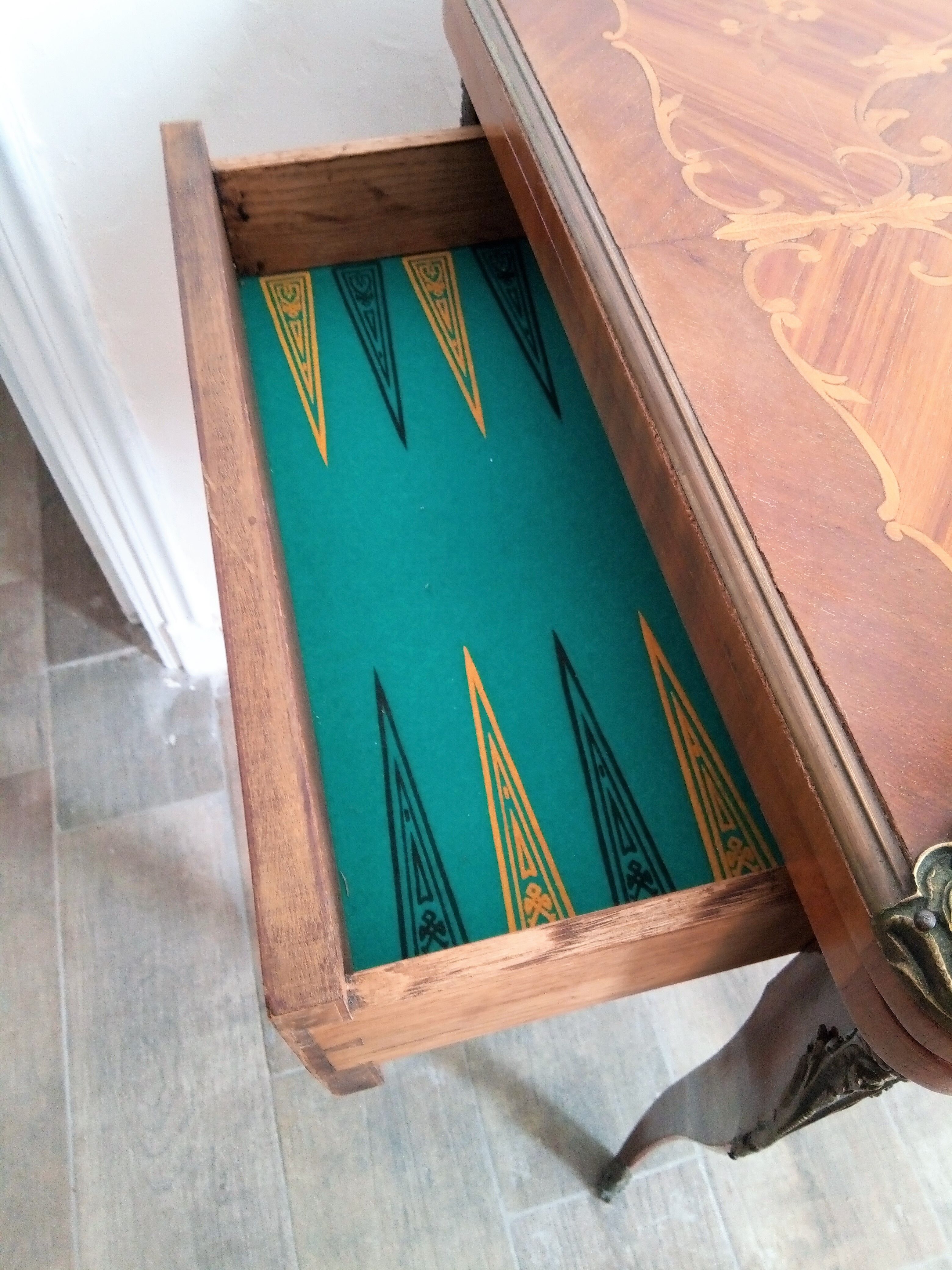 Play table in Louis XV marquetry. Early 20th century.