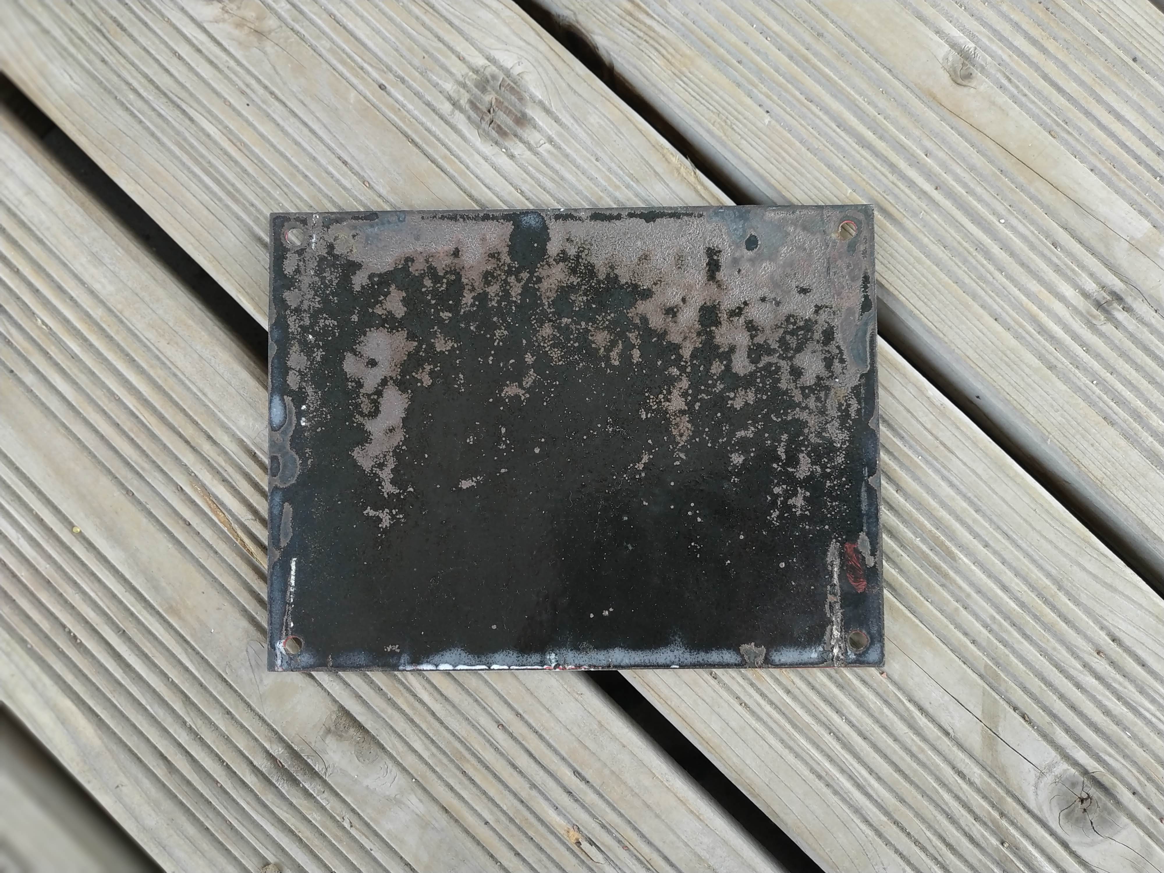 Enamelled metal plate street number