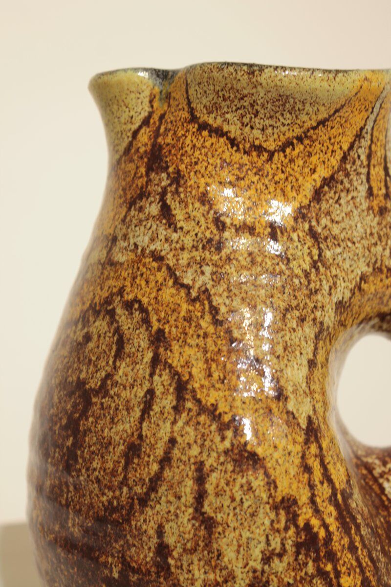 Organic-shaped pitcher - Accolay pottery