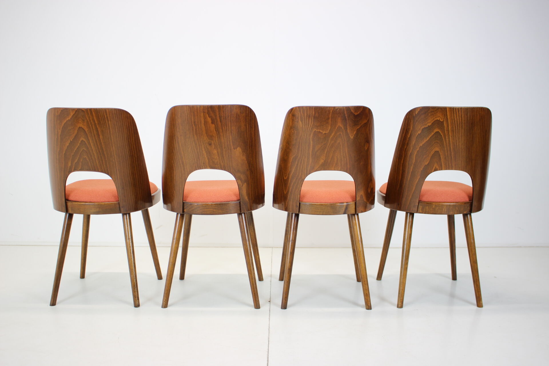 Ensemble de quatre chaises de salle à manger conçu par Oswald Haerdtl, années 1960