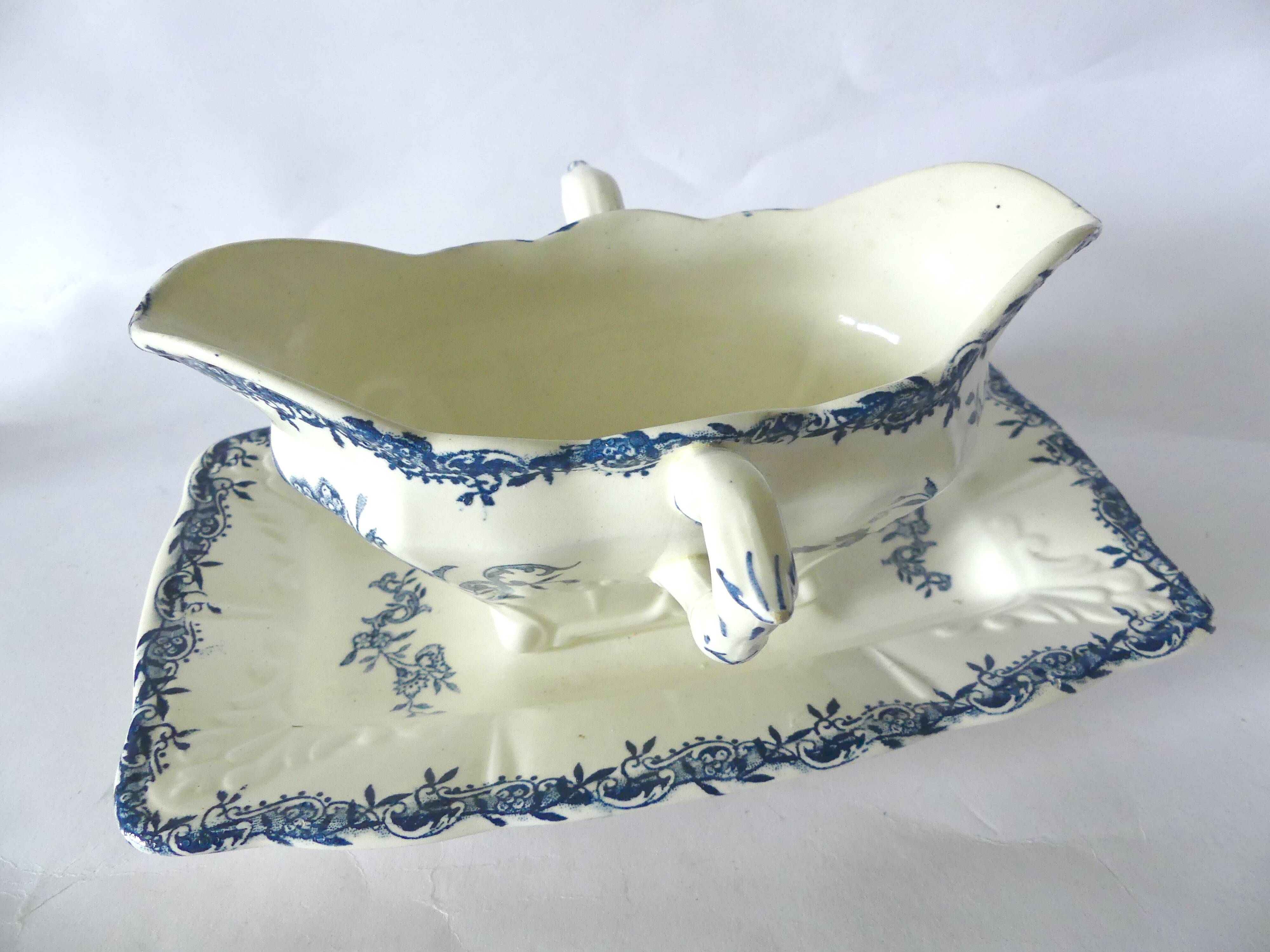 LG Montespan Terre de fer sauce boat