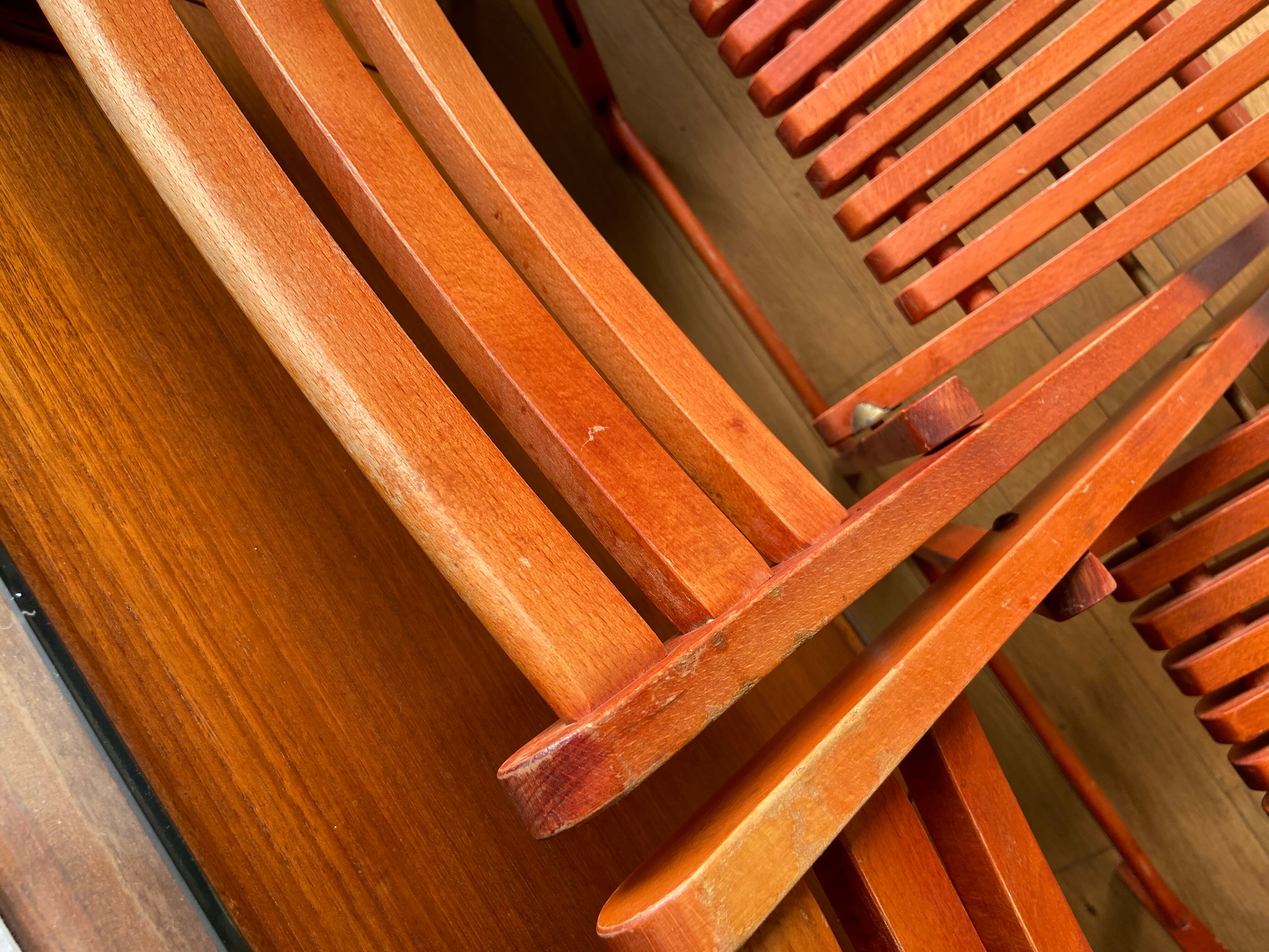 Paire de chaises pliantes en bois