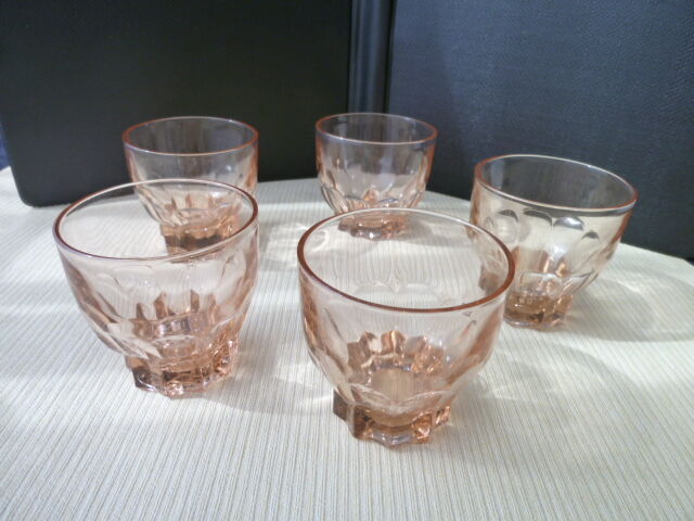 Set de 6 verres de table en verre rosé années 40-50