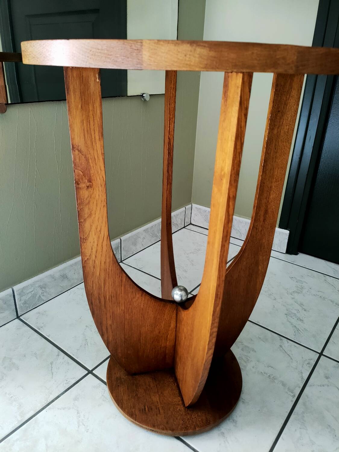 Antique Art Deco oak pedestal table