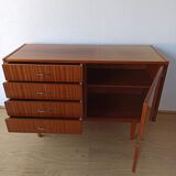 Buffet moderniste des années 1970