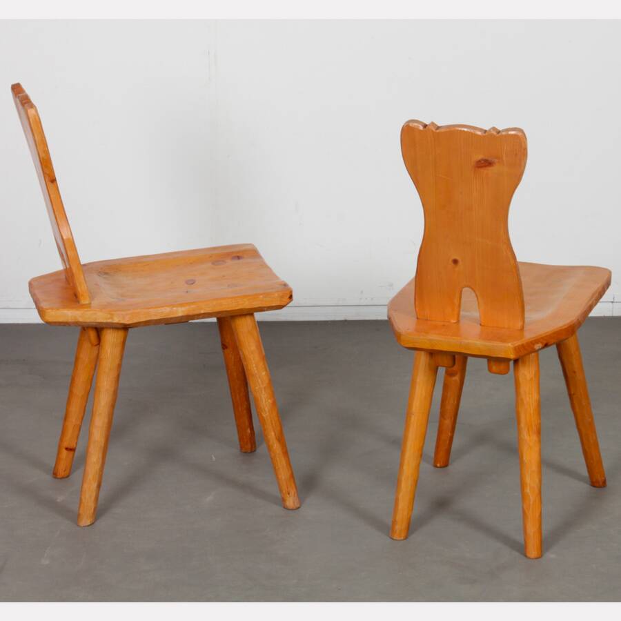 Suite de 4 chaises en bois à dossier zoomorphe, 1960