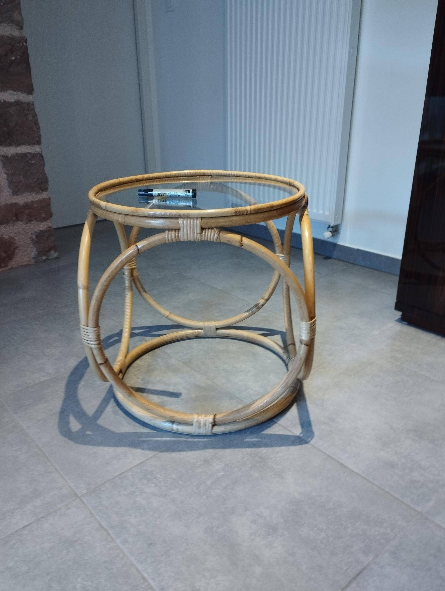 Table basse en rotin, bambou et verre, Design Space Age Vintage