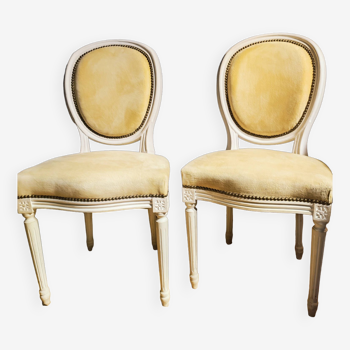 Lot de deux chaises médaillon moderne style Louis XVI