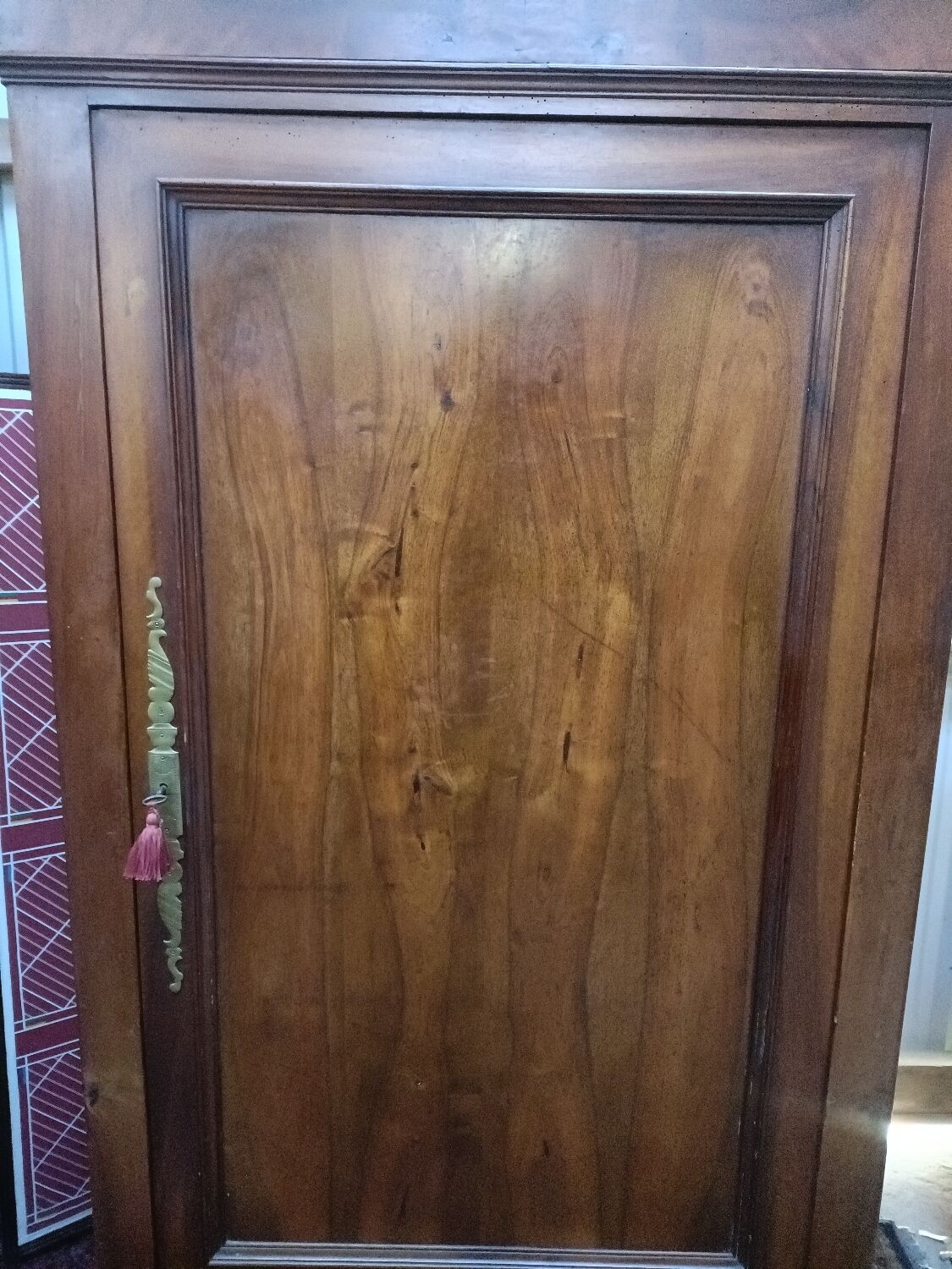 Cabinet bonnetière in solid oak and partial veneer