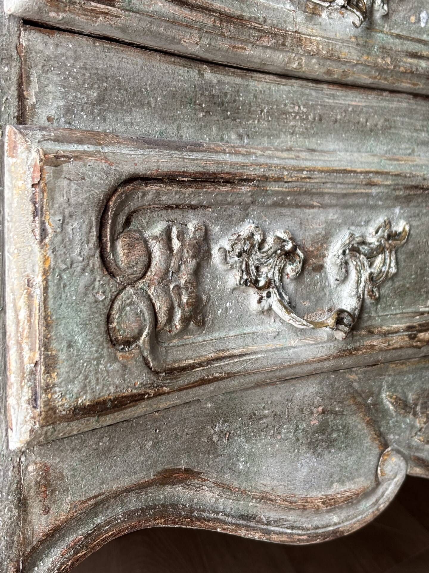 Louis XV style commode with traditional patina