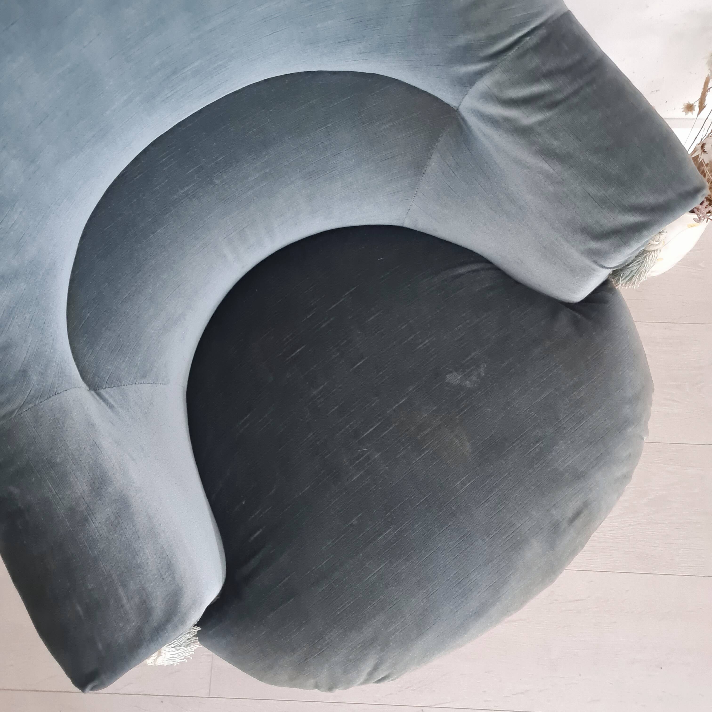 Blue velvet toad armchair with fringes