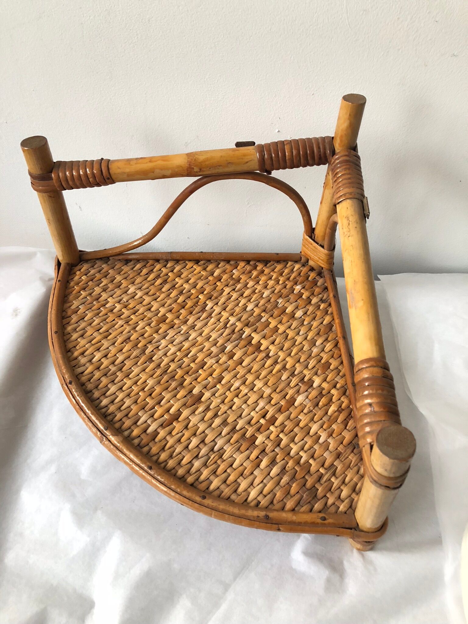 Rectangular corner shelf