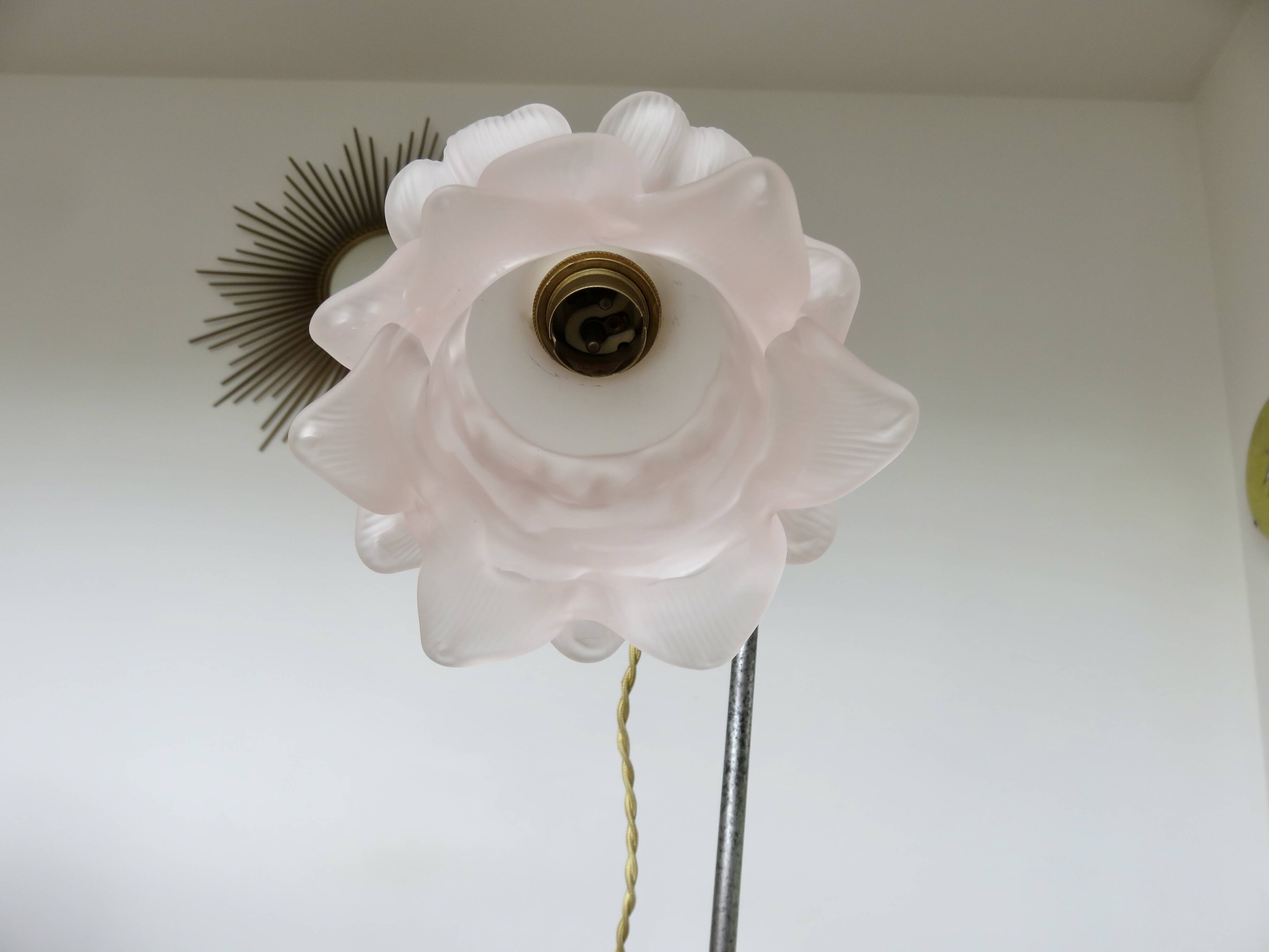 Art Nouveau jeweler's lamp in bronze and glass paste tulip