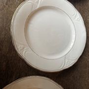 6 porcelain plates Art Nouveau period White and gold border - Diameter 23 cm