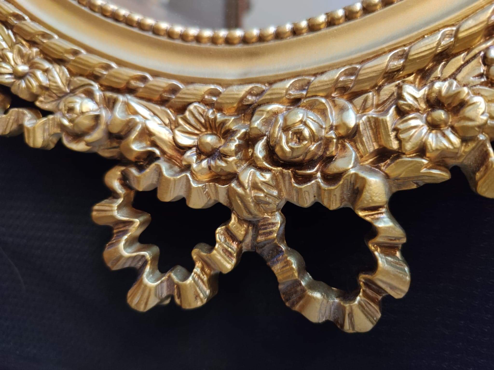 Louis XVI mirror in gold resin decorated with knots 44x62cm