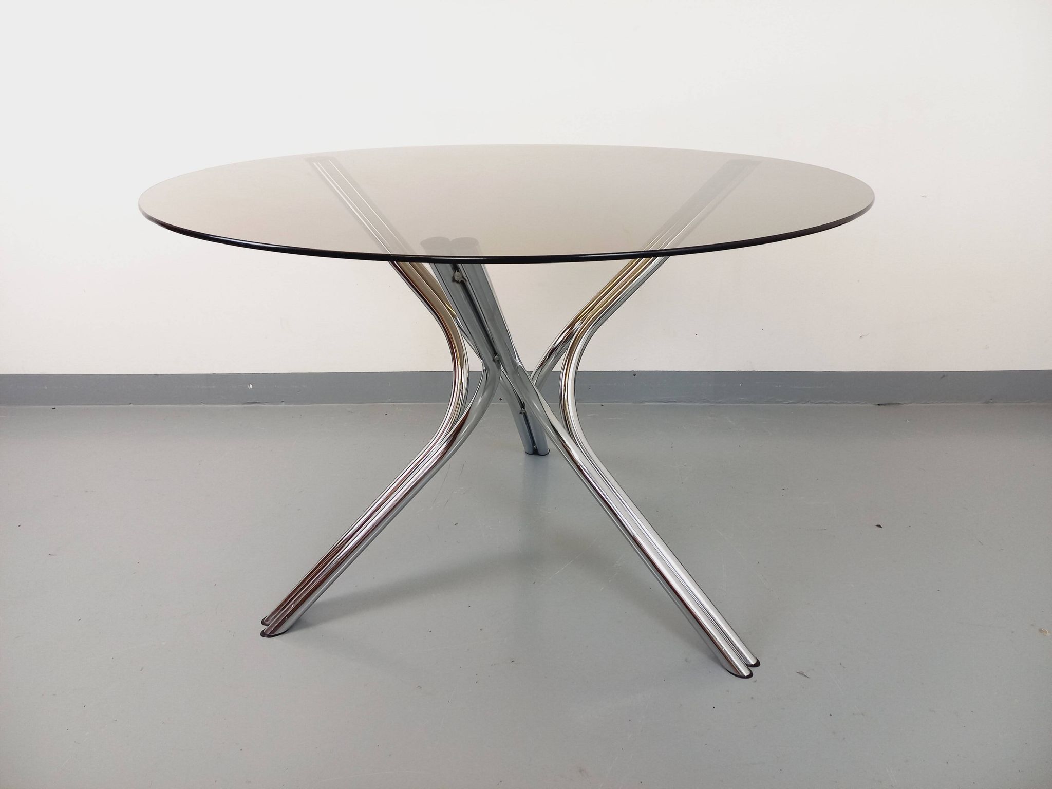 Vintage round dining table in smoked glass and chromed metal, Space Age style, from the 70s