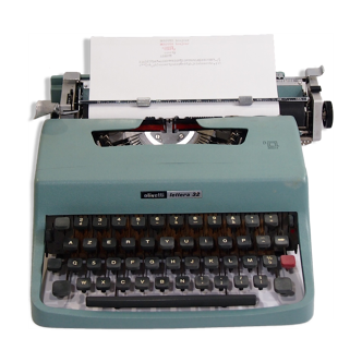 Typewriter Olivetti Lettera 32/ ivrea made in Italy/vintage