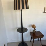 Lampadaire vintage en bois patiné noir et abat-jour rayé