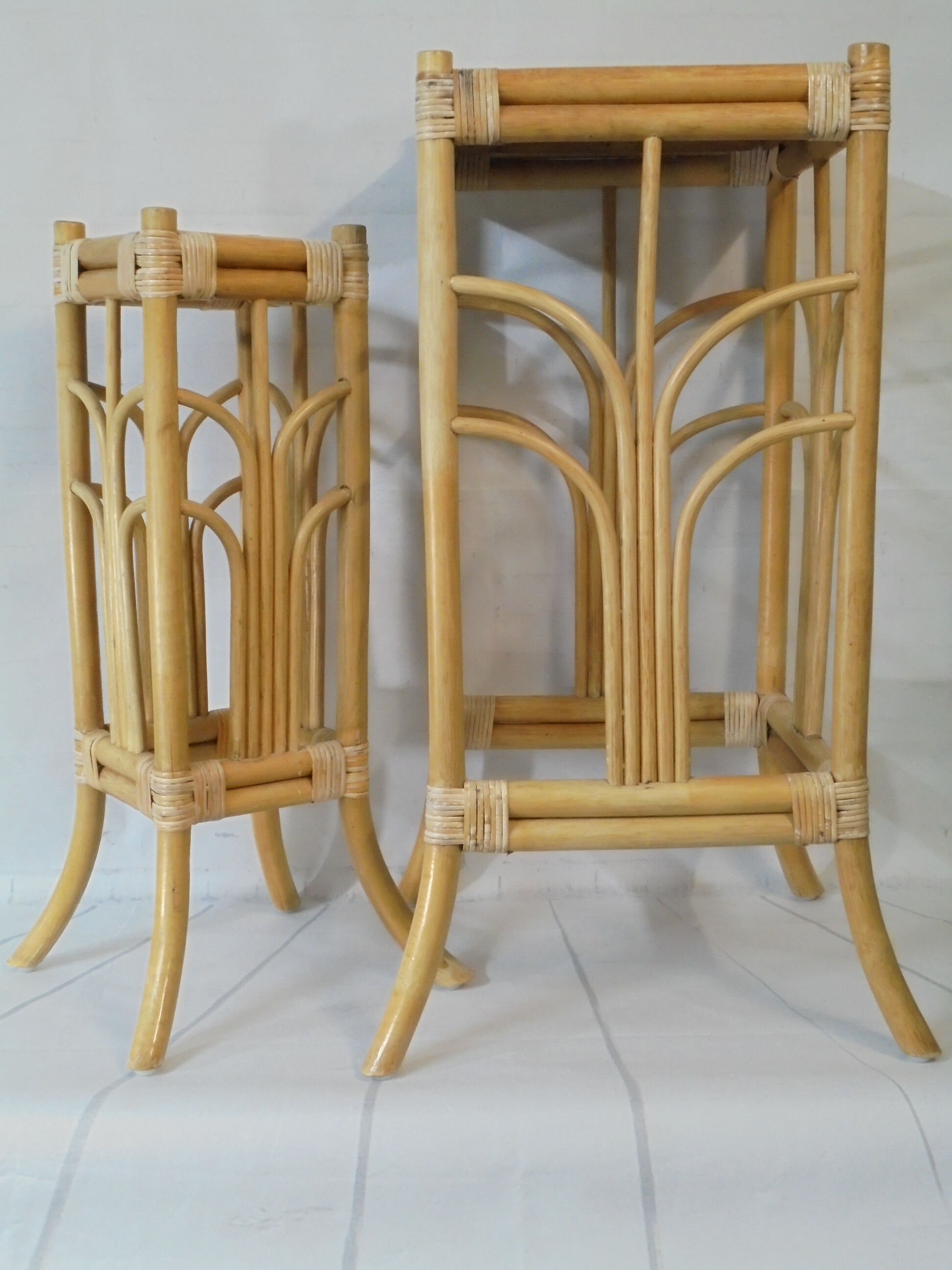 Duo de sellettes en rotin