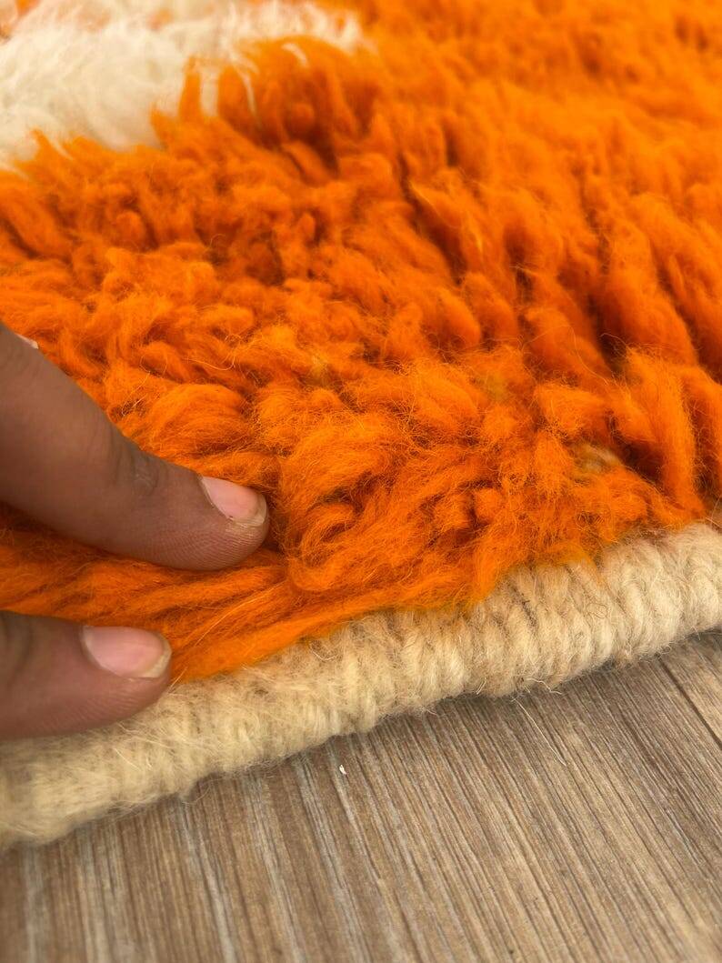 Traditional handwoven Berber rug, size 150 x 250 cm