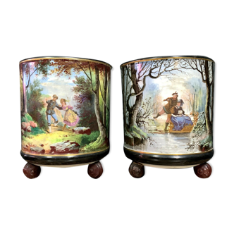 Paire cache-pots époque Napoléon III en porcelaine  décors d'amusantes scènes animées.
