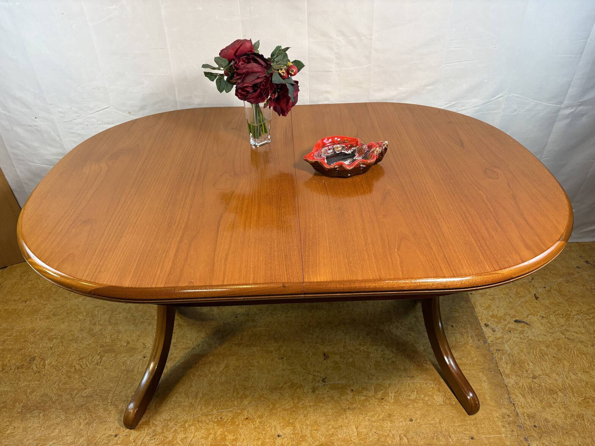 Table à manger extensible en teck oval Sutcliffe de Todmorden des années 1960