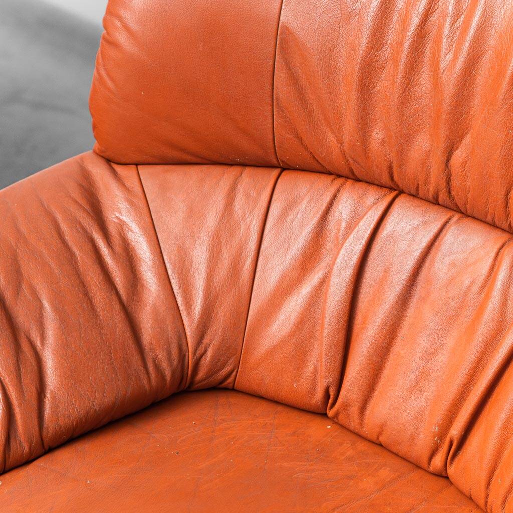 COPPIA DI POLTRONE VINTAGE IN PELLE ARANCIO ANNI ’70 MODERNARIATO