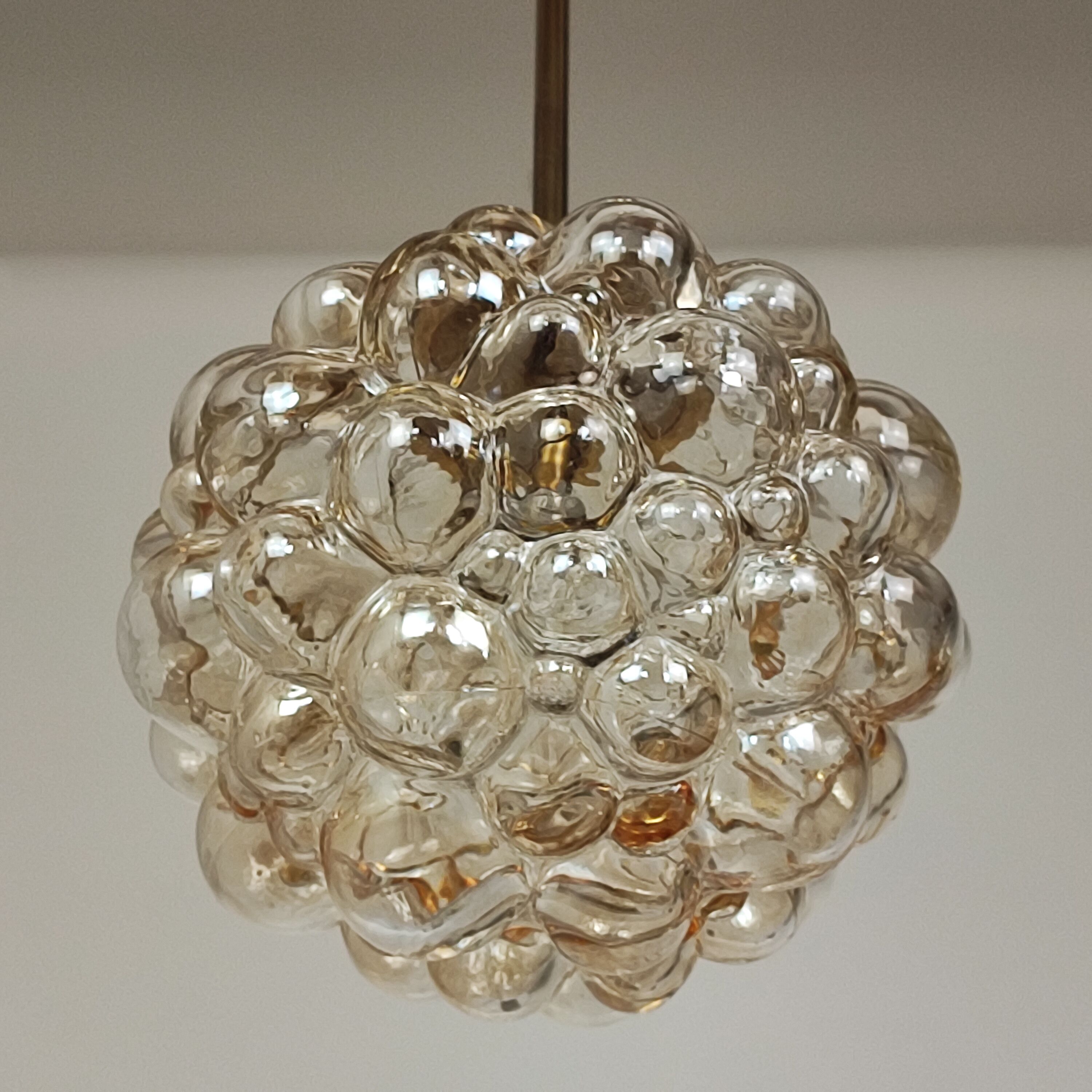 Glass suspension "bubble"
