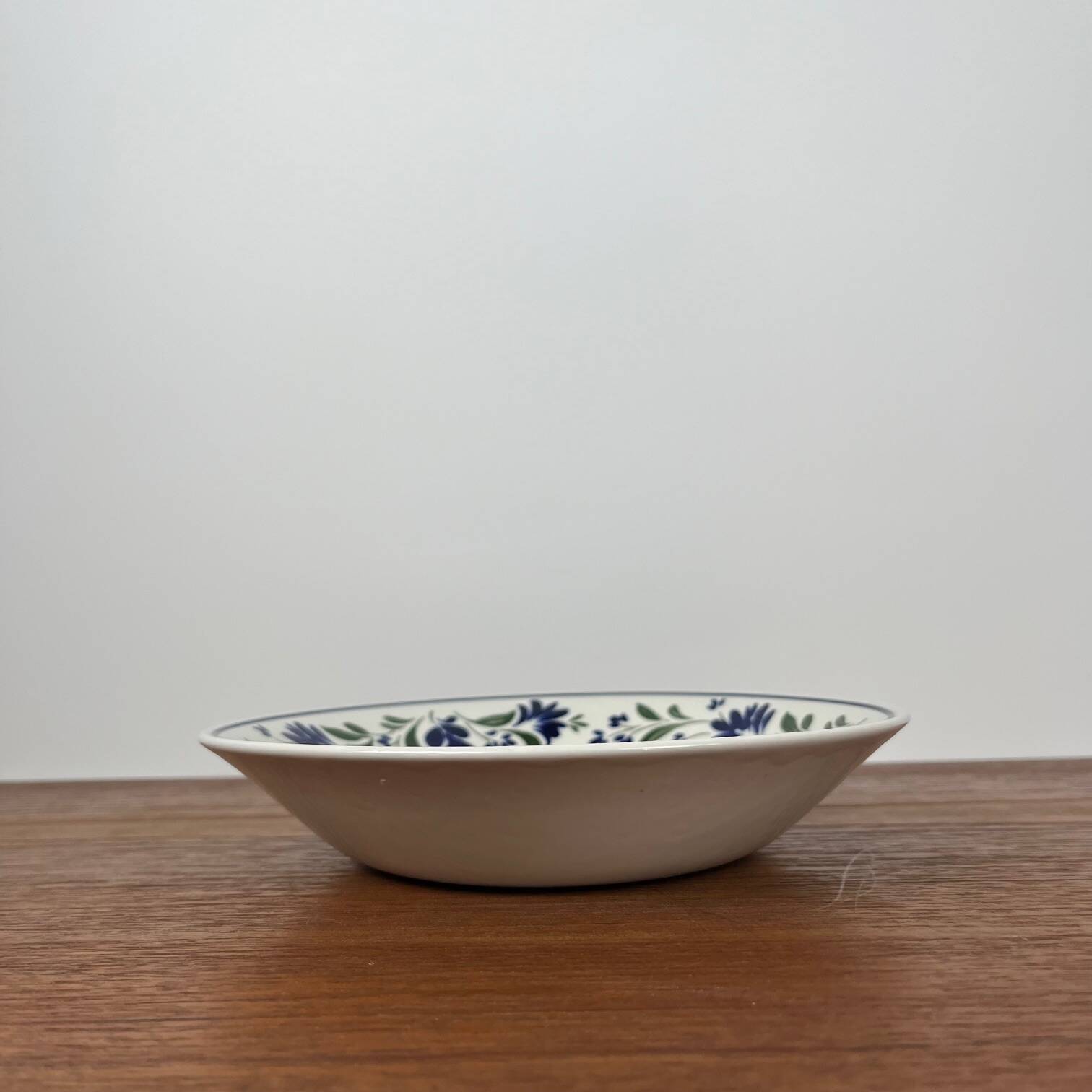 Set of 6 Churchill England soup plates, flower pattern, 1970