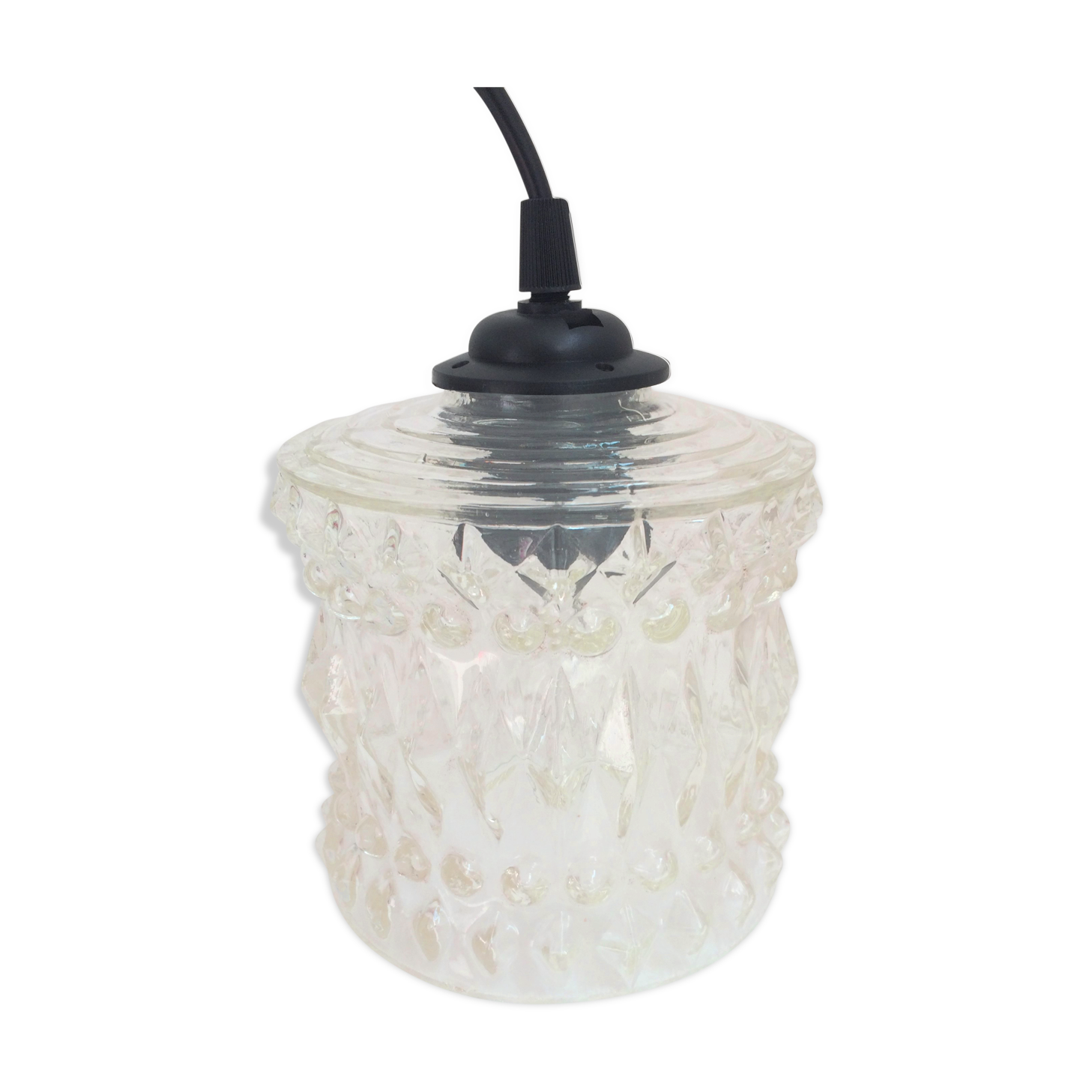 Chiseled glass suspension