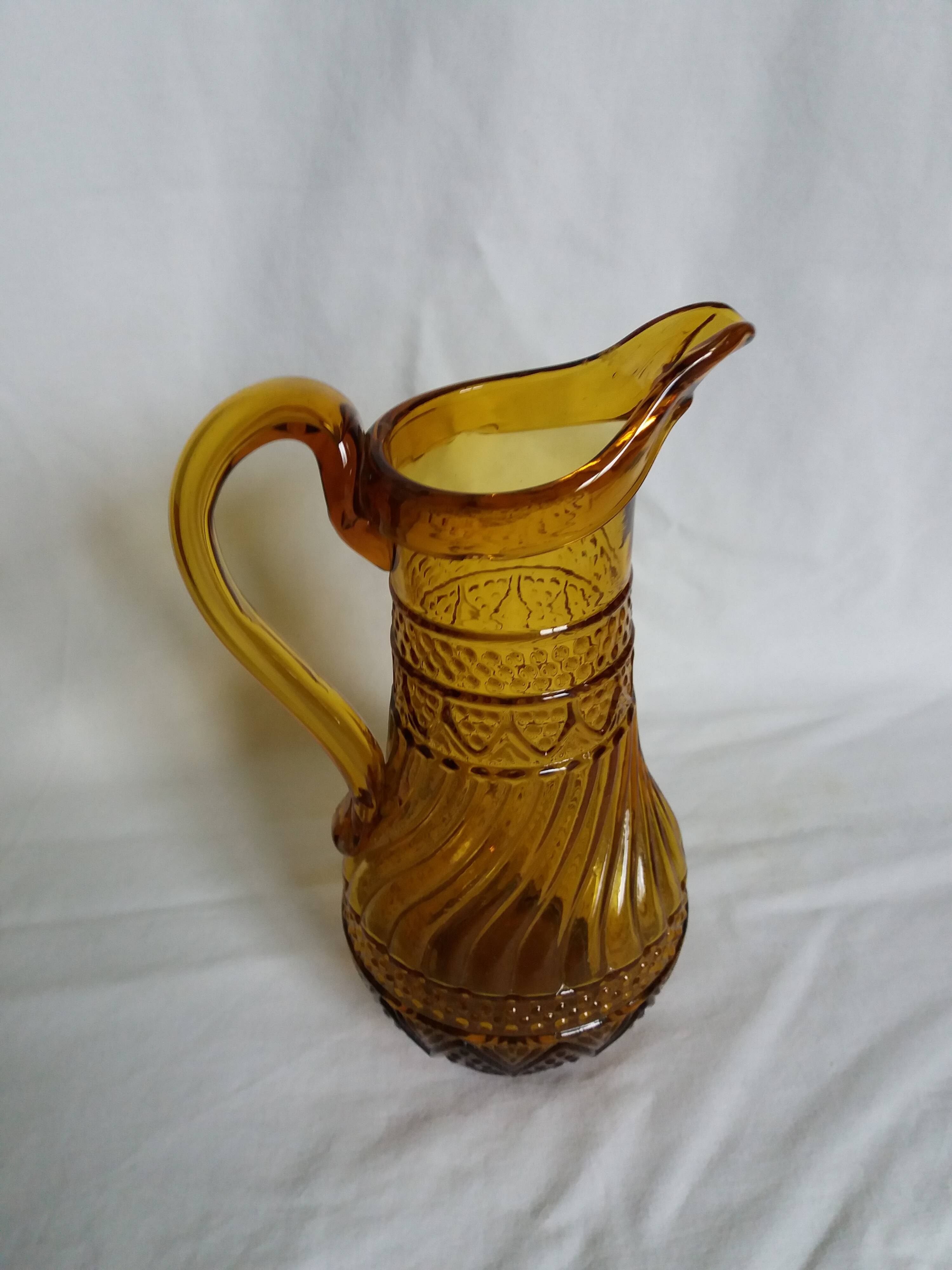 Pichet en verre ambré