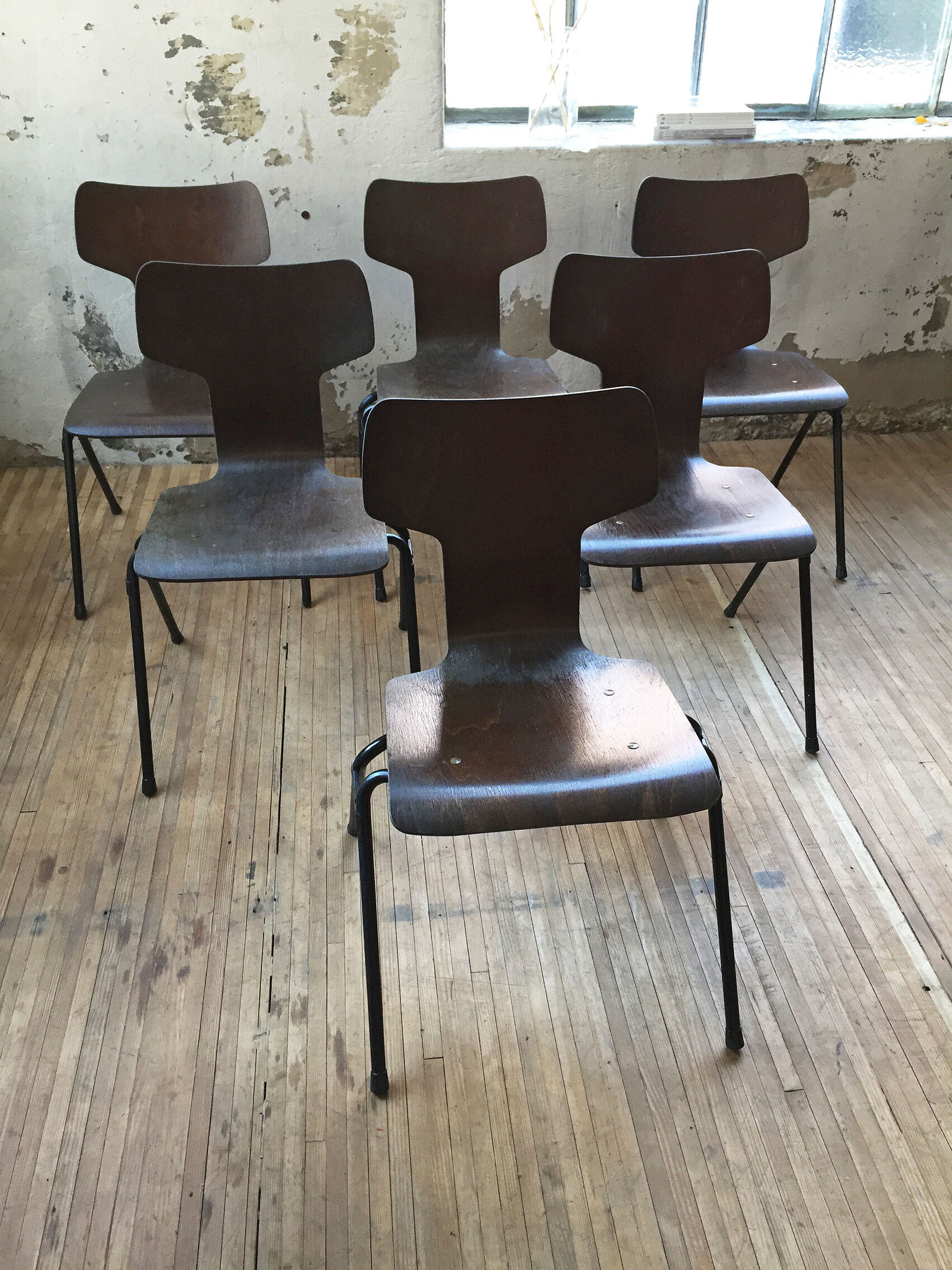 Set de 6 chaises "Marteau" acajou thermomoulé