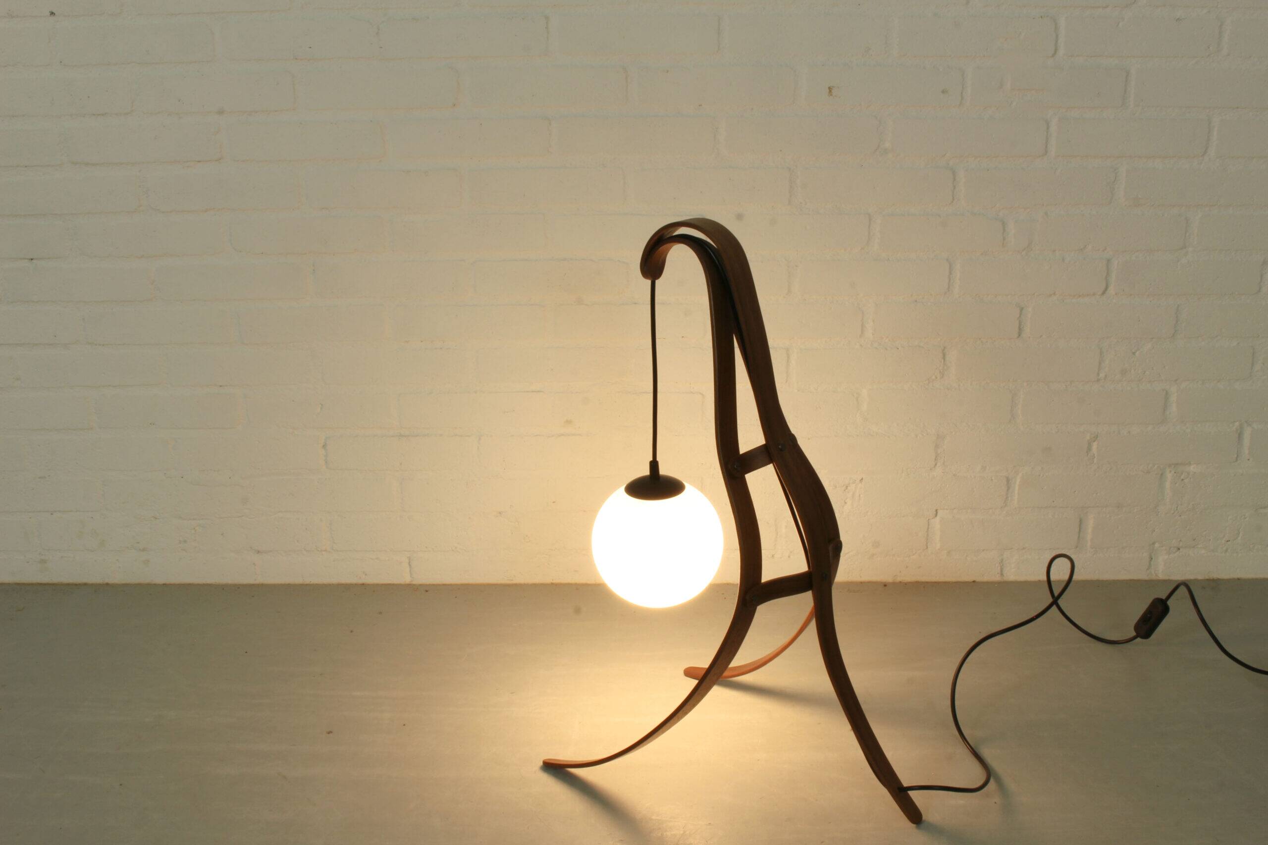 Sculptural table lamp with globe
