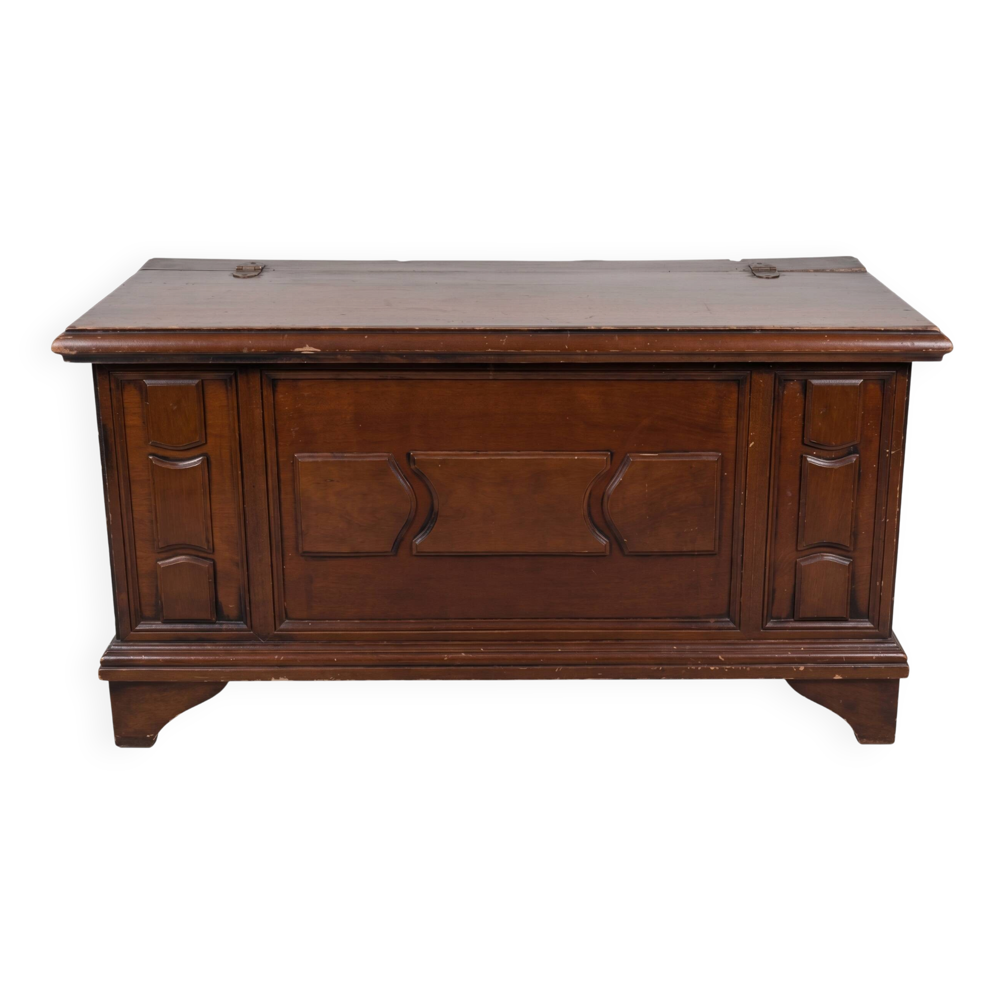 Antique wooden chest / storage trunk with lid