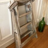 Escabeau pliant en bois ancien
