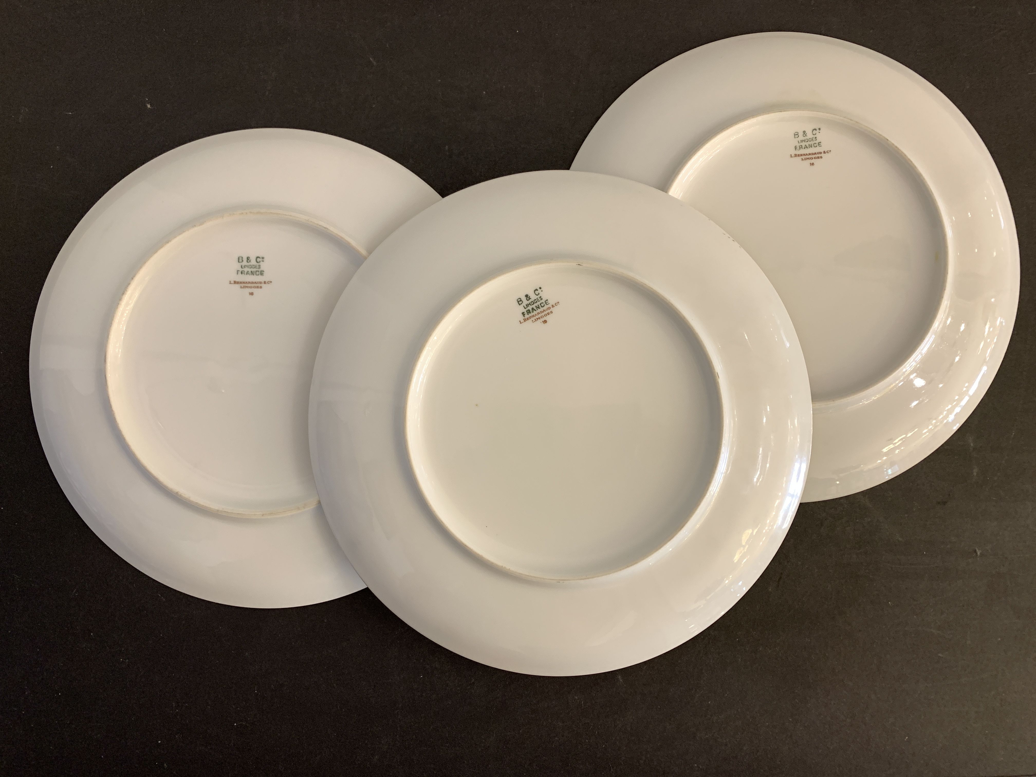 8 flat porcelain plates from Limoges Bernardaud, gilded Greek decoration, twentieth century