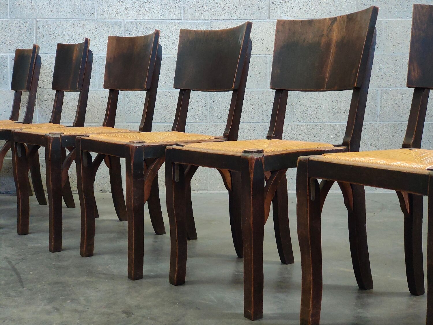 Suite of 6 chairs brutalist style straw and solid oak