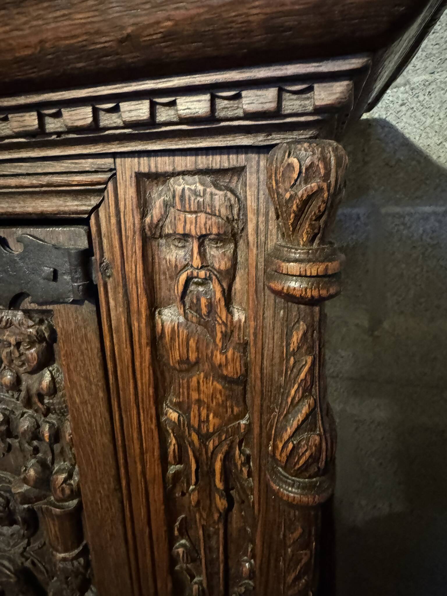 Antique buffet richly carved – Renaissance / Henry II style