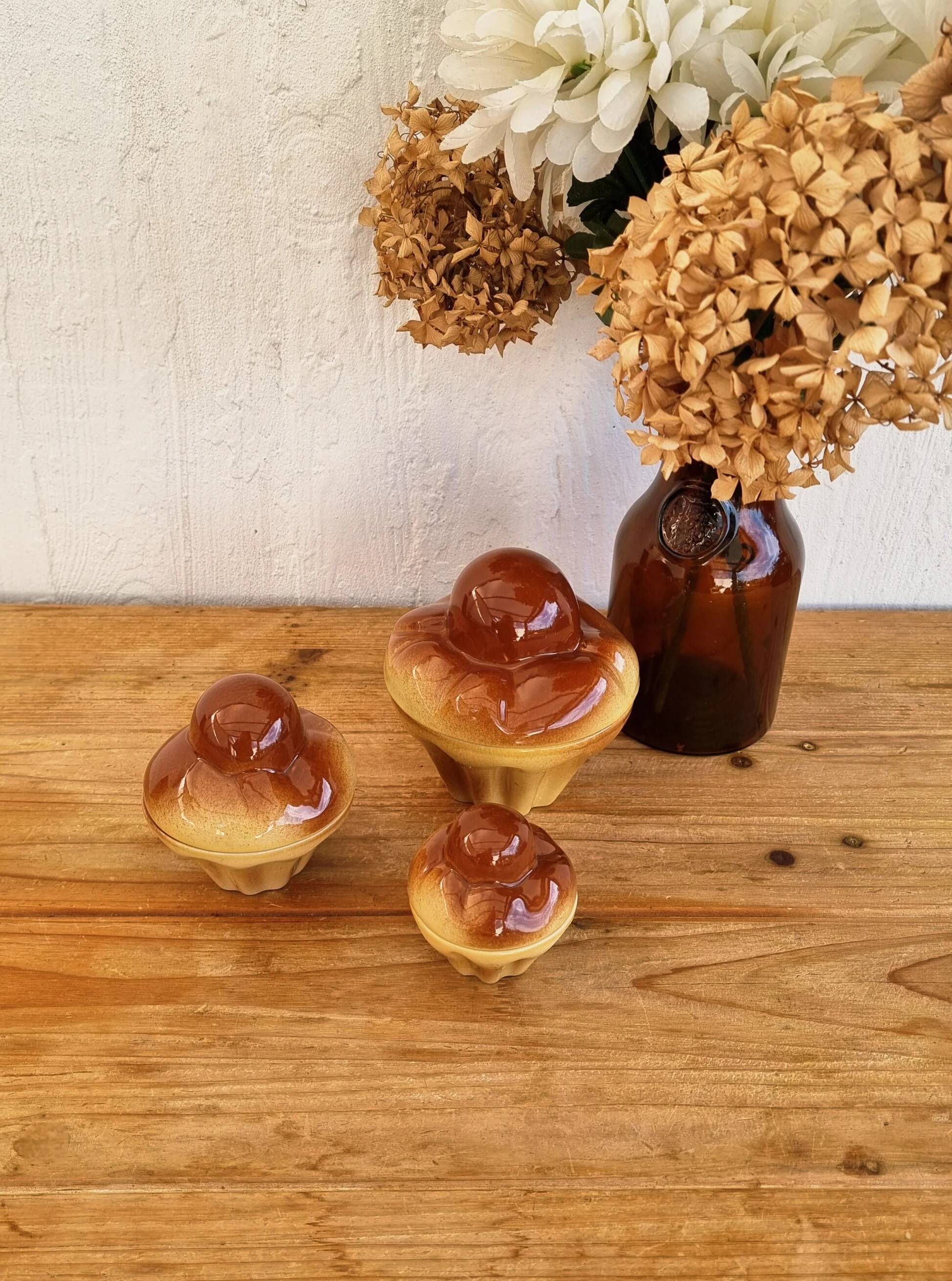Set of three ceramic pots with a brioche effect, nesting, by Ste AGC from the 1970s.