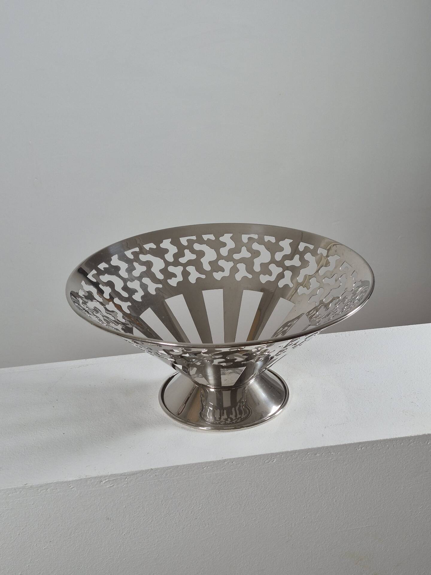 Vintage postmodern fruit bowl by George Sowden for Bodum.