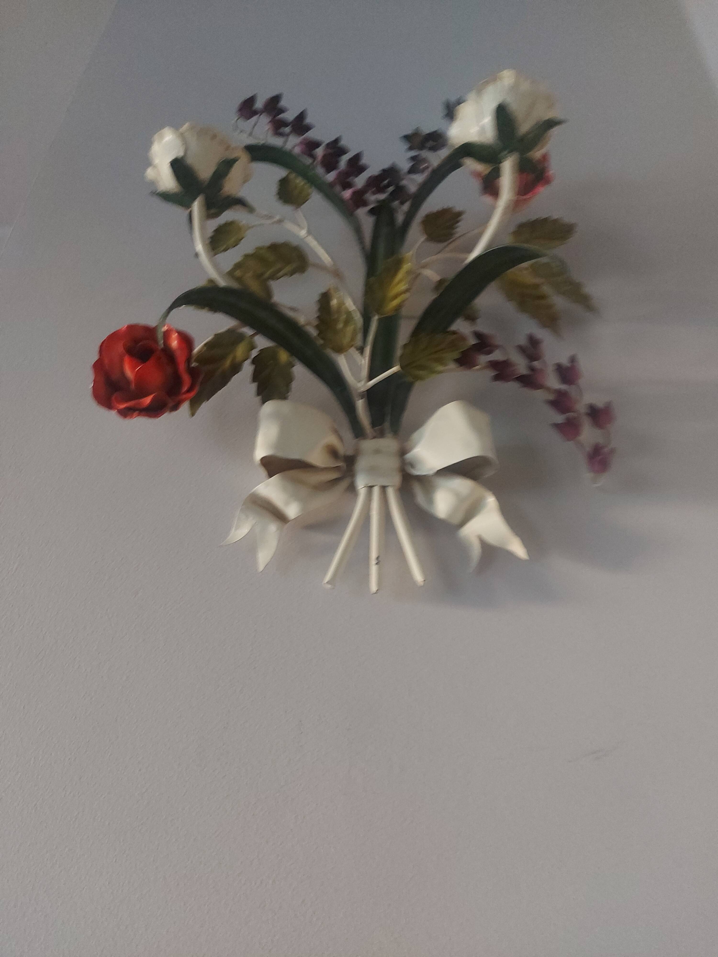 Bougeoir vintage mural décor de fleurs  en métal polychrome
