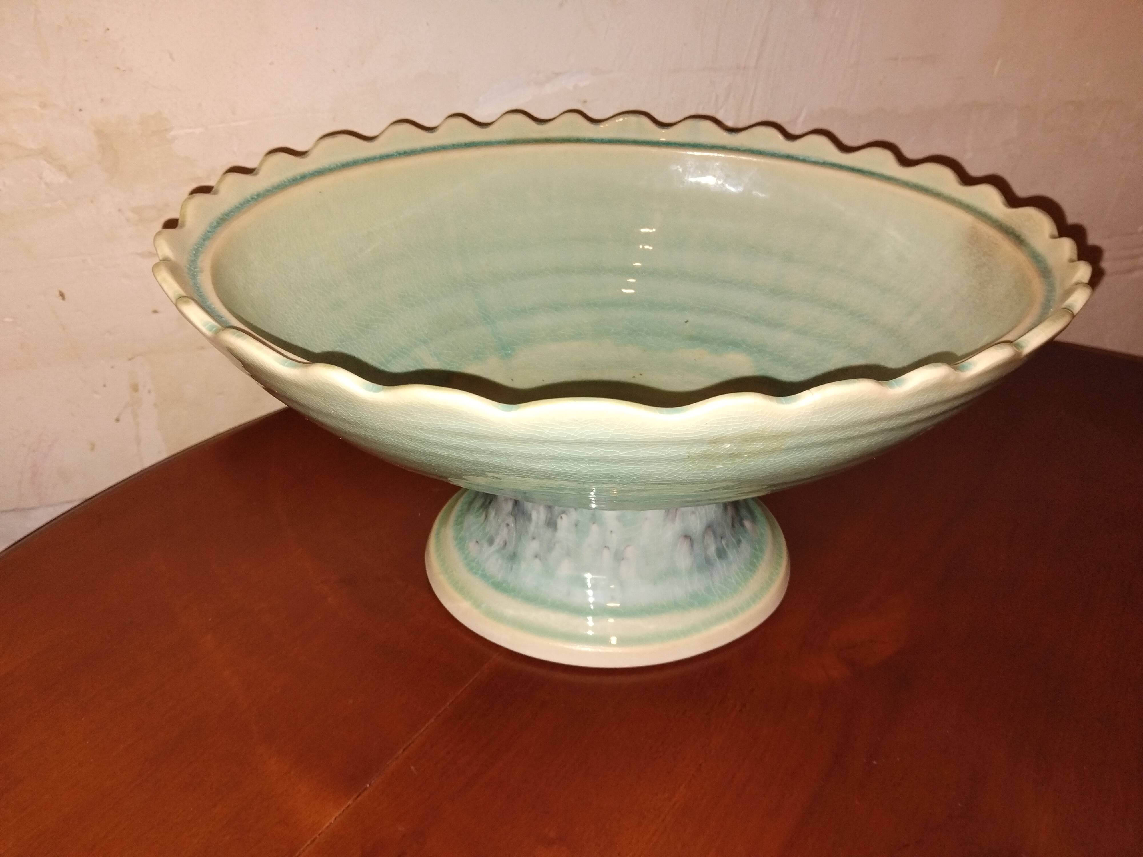 Green ceramic fruit bowl