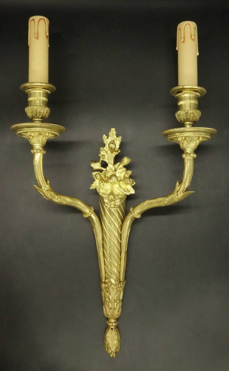 Pair of large wall sconces with flowers in the Louis XVI style from the 19th century - gilded bronze.