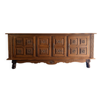 XXL buffet in carved oak